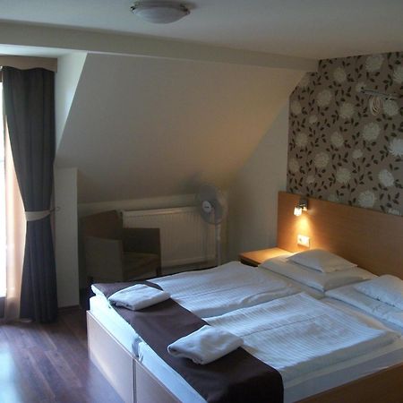 Hotel Viktoria Balatonalmádi Eksteriør bilde